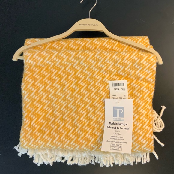 Decorative Throw - Picture 2 of 2